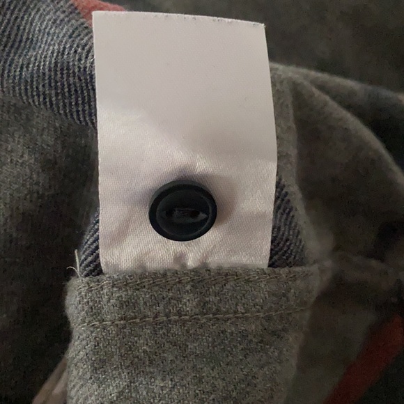 Levi’s cotton flannel button up shirt - standard fit. Size small petite. - Picture 7 of 7